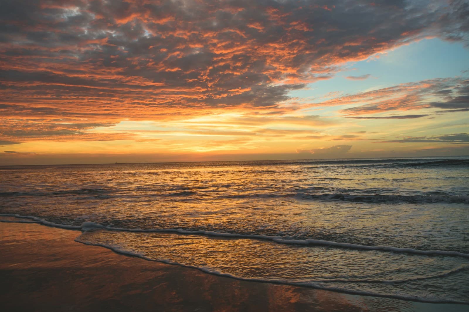 Virginia Beach, Virginia cityscape and street view